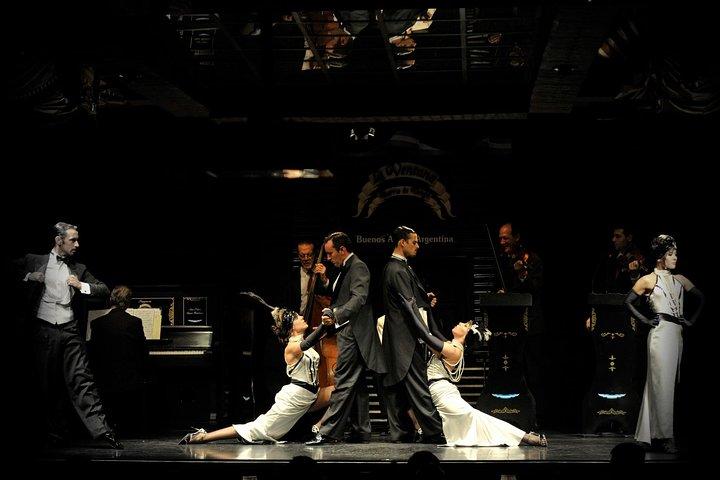 Show de tango y cena en La Ventana con opción de autobús clásico.