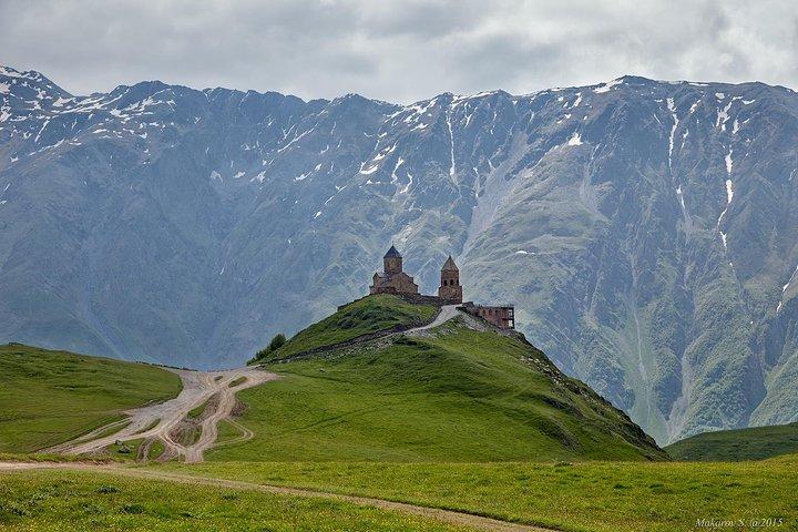 Til The Majestic Kazbegi Heldagstur