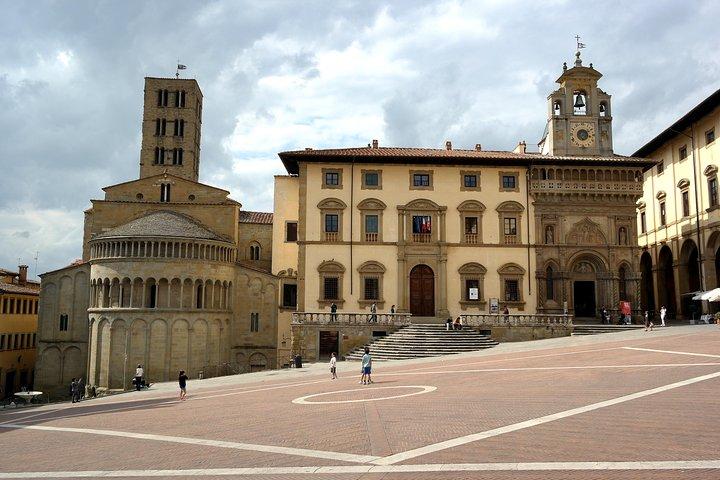 Tour privado de Arezzo con guía oficial