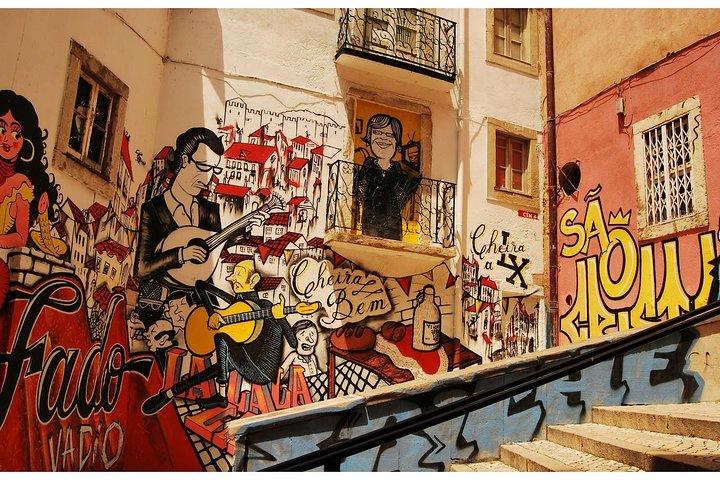Lissabon Street Art - Privat Tuk Tuk tur med afhentning