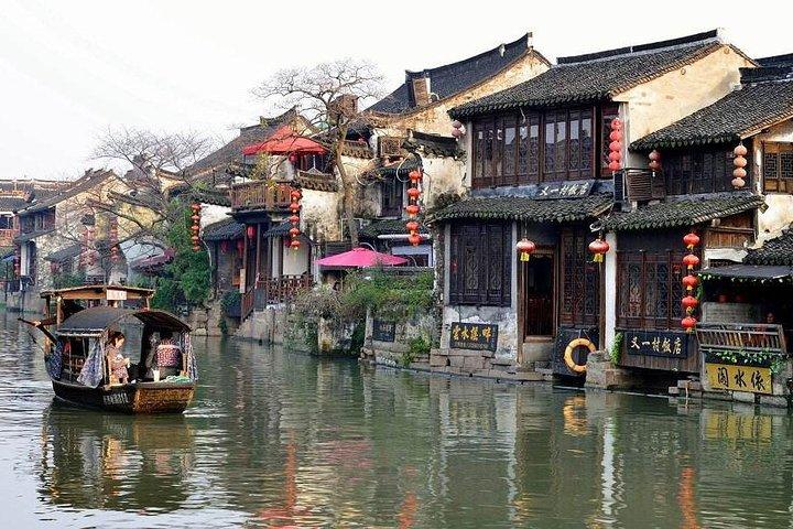 Private Tour to Xitang and Liantang Water Town from Shanghai with Dinner and Boat Ride