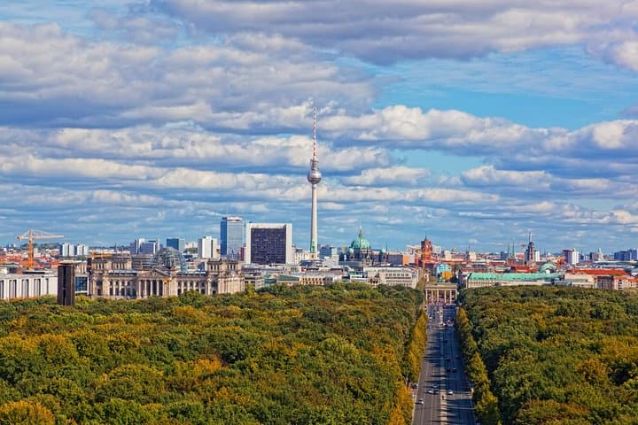 Berlin History Walking Tour with a French-Speaking Guide