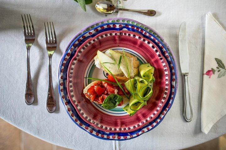 モンテプルチャーノのローカルズ ホームでの食事と料理のデモ
