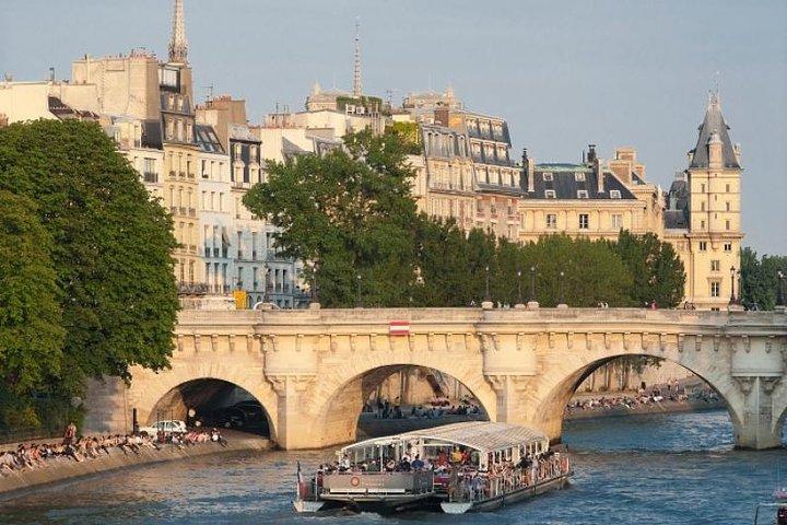 Balade privée de 2 heures à Notre-Dame et à l'île de la Cité à Paris