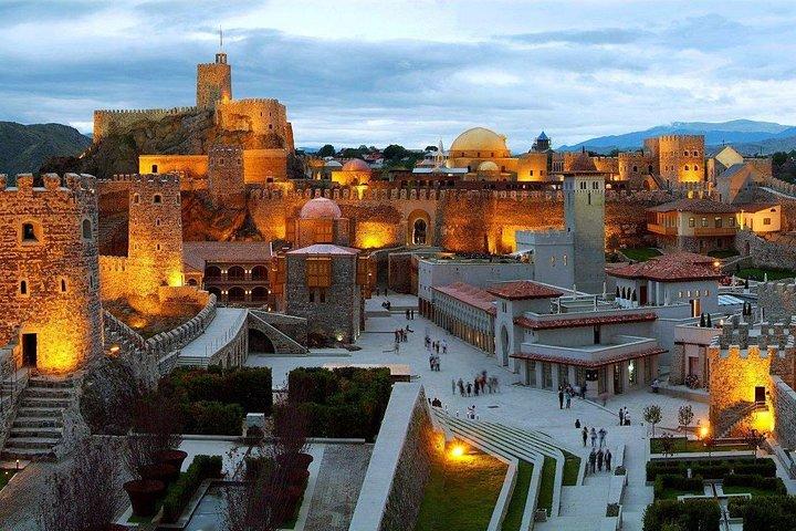 Vardzia-Höhlen - Rabati-Burg - Borjomi-Park von Tiflis eintägige Tour