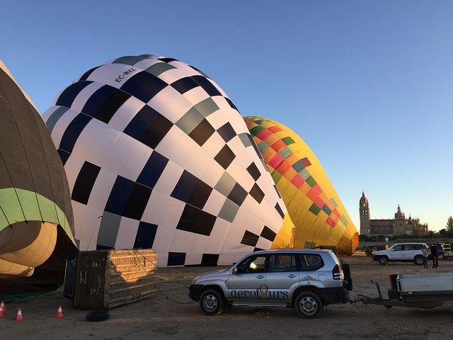 Heißluftballon Fahrt über Segovia mit optionalen Transport von Madrid