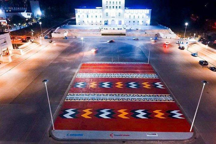 Tirana dalla gente del posto