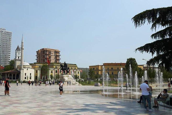 Tirana dalla gente del posto