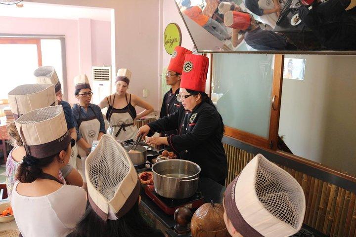 Kochkurs in kleiner Gruppe mit Marktbesuch (3 Stunden)