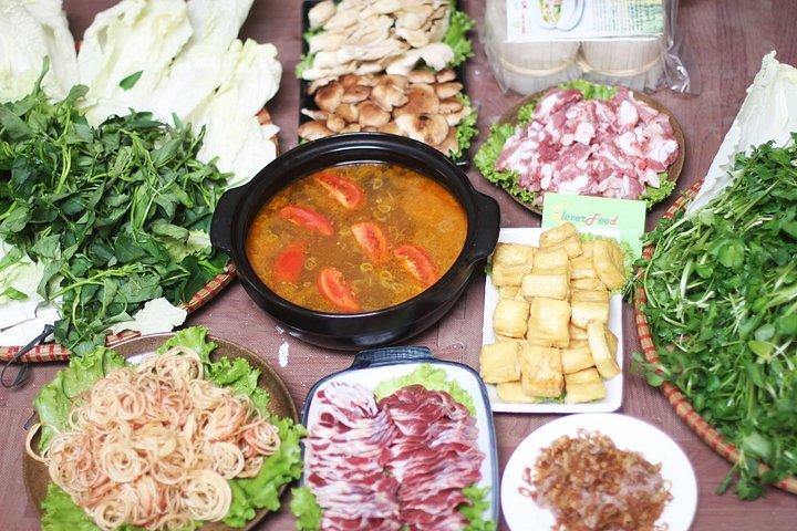Small-group Foodie by Night in Saigon (04 hours)