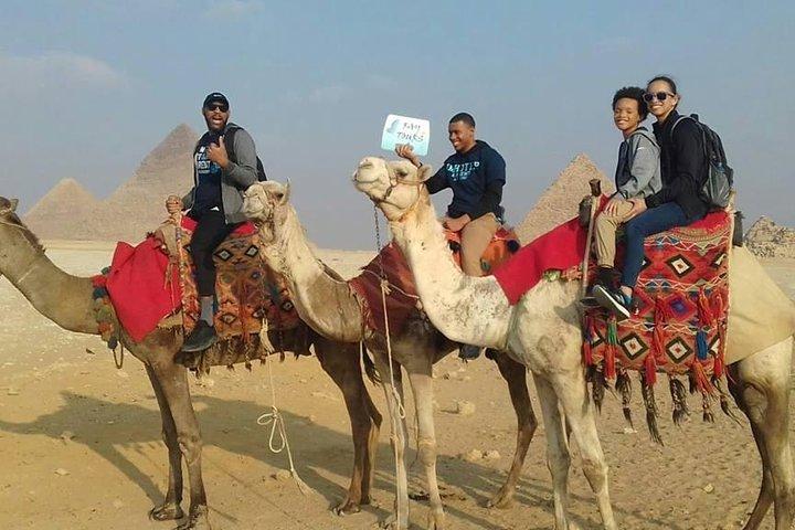 Tour privato: Giza Pyramids & Memphis & Saqqara e giro in cammello