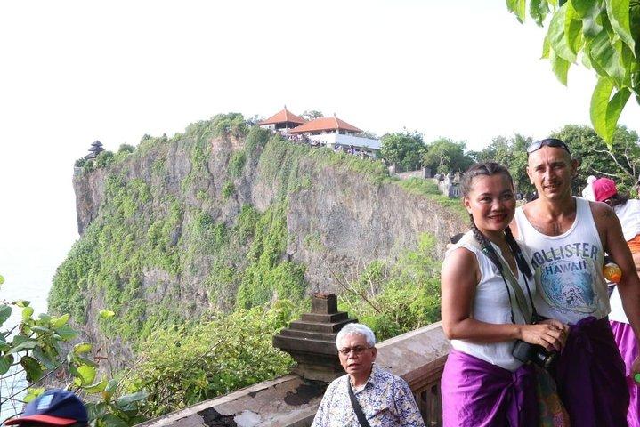 Tanah Lot und Uluwatu Temple Tour mit Abendessen am Jimbaran Beach
