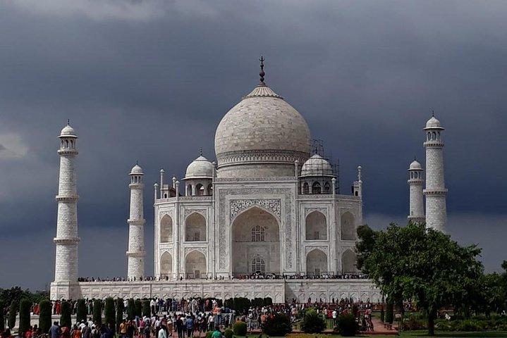 Tour privado de TajMahal y Agra Fort desde Delhi en tren