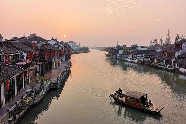 Privat tur til Shanghai Highlights og Zhujiajiao Water Town på en dag