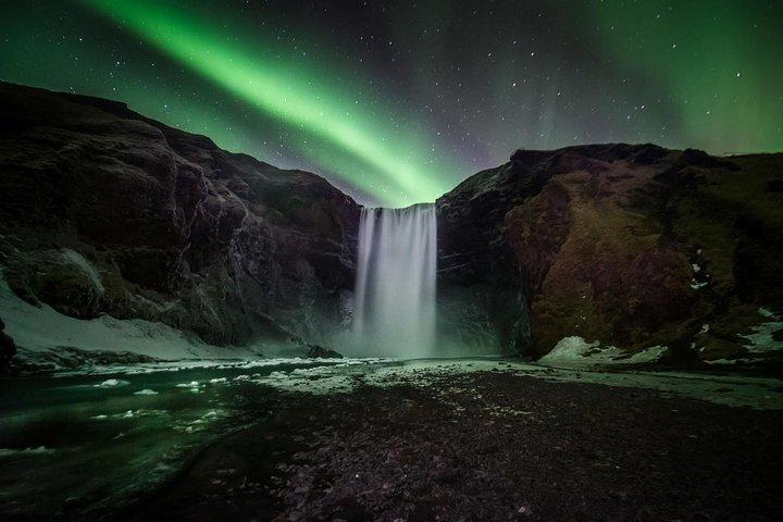 Tour per piccoli gruppi dell'aurora boreale da Reykjavik con foto gratuite