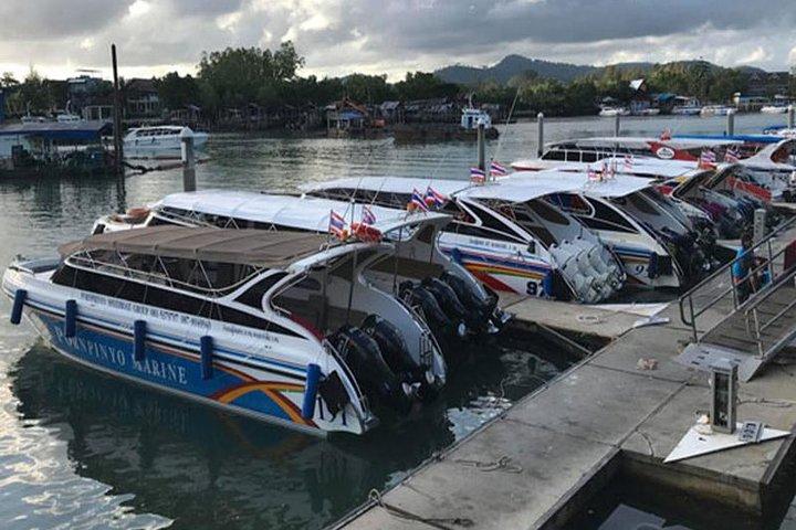 Excursão privada de um dia a Phi Phi e Krabi em lancha VIP