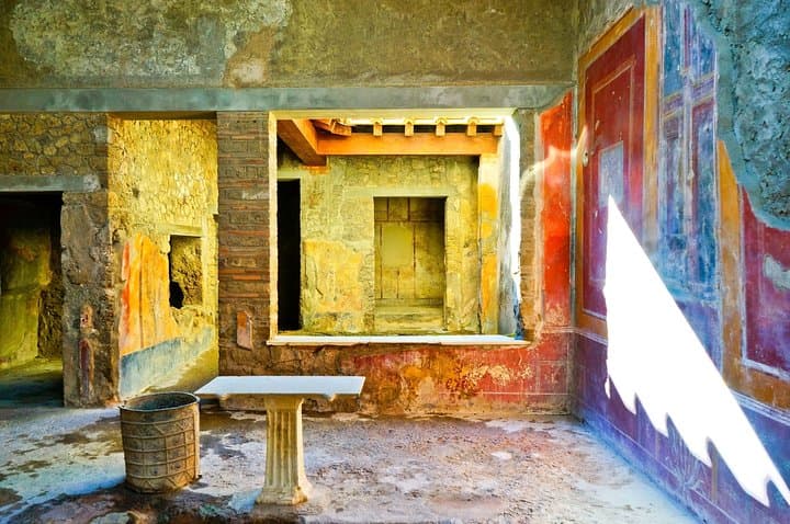 Pompeii and Herculaneum Private Walking Tour with an Archaeologist