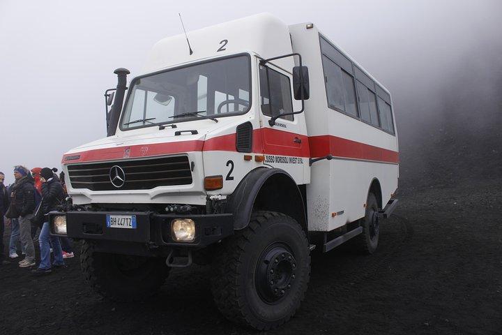 エトナ山とタオルミーナ：テイスティング、ケーブルカー、2920m までのオフロード