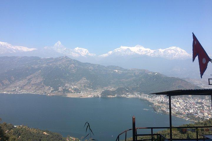 Einfache Wanderung nach Sarangkot World Peace Stupa von Pokhara
