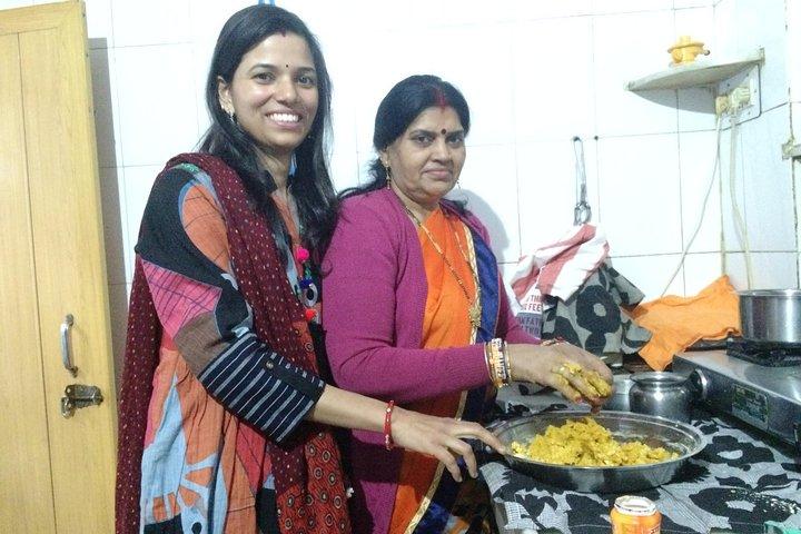 Vegetarian Rajasthani Cooking Class & Meal with Locals in Jaipur