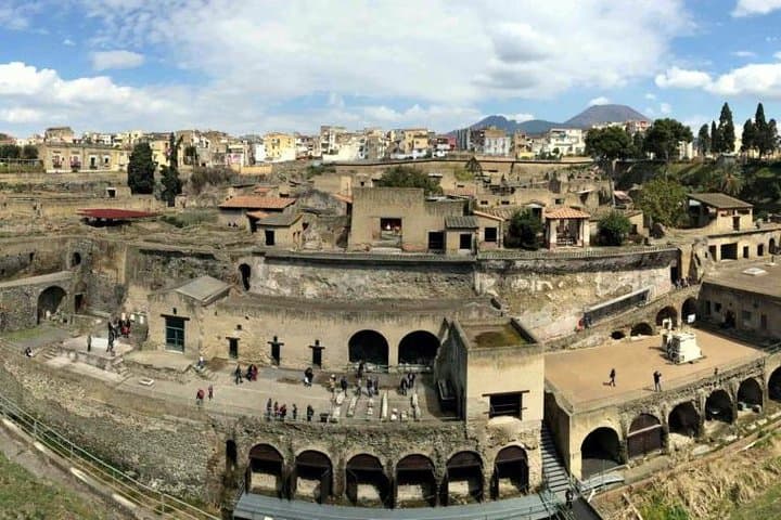 Archaeological Tour: Ruins of Herculaneum+Oplontis+Pompeii (Full Day)