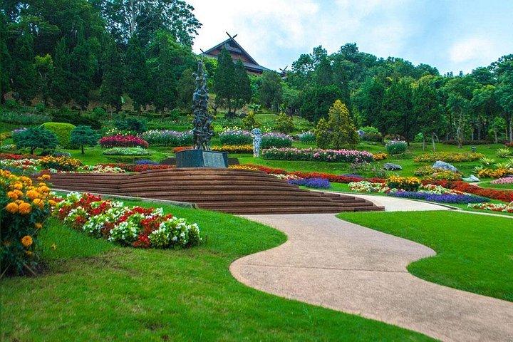 ゴールデントライアングルとロイヤルヴィラを含むチェンライからの古代都市ツアー