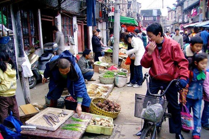 Explore Shanghai Ancient Downtown with Authentic Local Food