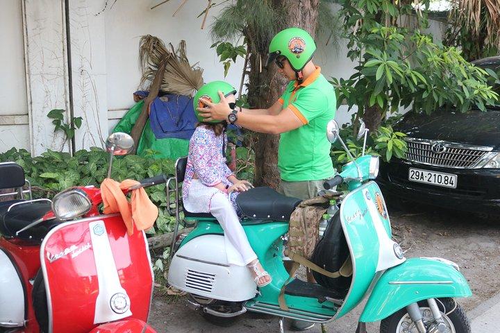 Ho Chi Minh Vespa City Tour 4,5 Stunden