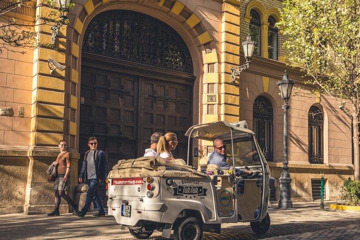 Budapest Romantic Private Tuk Tuk Tour