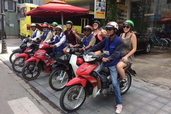 Hue Food Tour genom att gå eller cykel eller motorcykel med förare