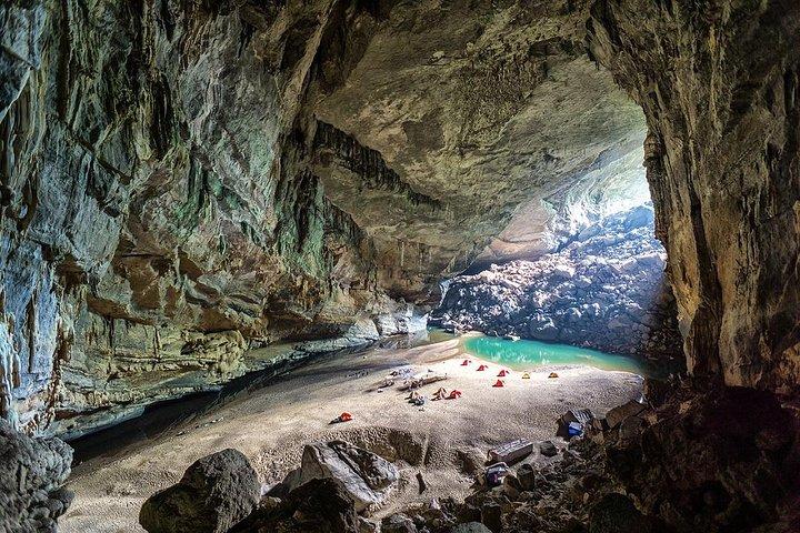 デラックススモールグループ：フォンNHA洞窟とパラダイス洞窟1日ガイド付きツアー