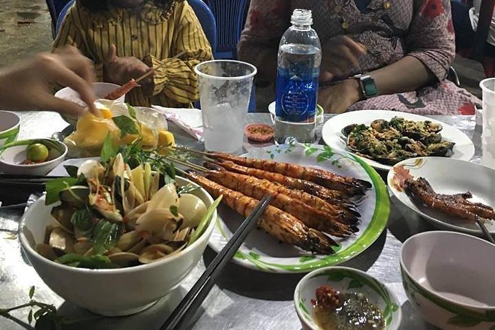 Private Saigon Street Food Tour con moto