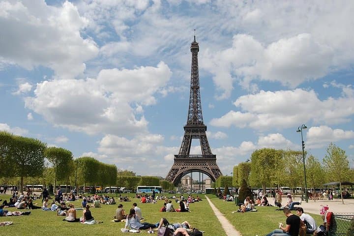 Private 4-hour city tour of Paris with driver and official guide