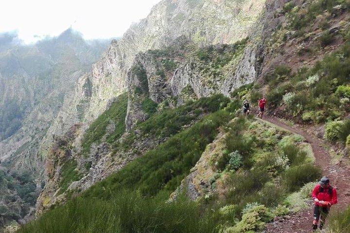 Pico do Areeiroまたはその他のカスタムでのプライベートサンライズガイド付きハイキング