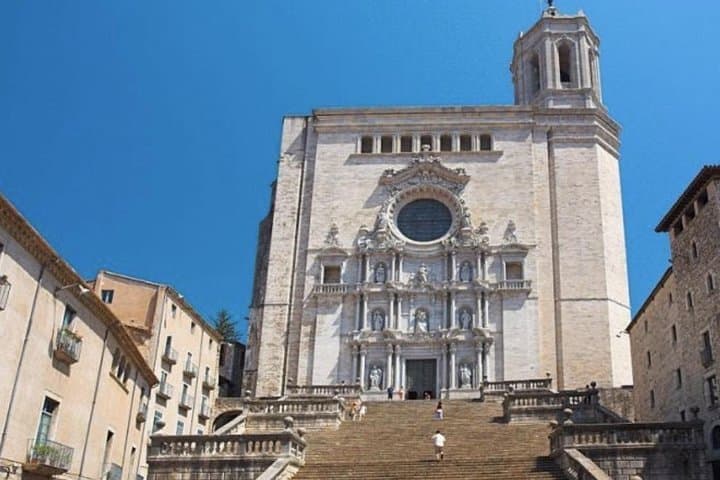 Private Girona Tour Costa Brava & Lunch Experience from Barcelona