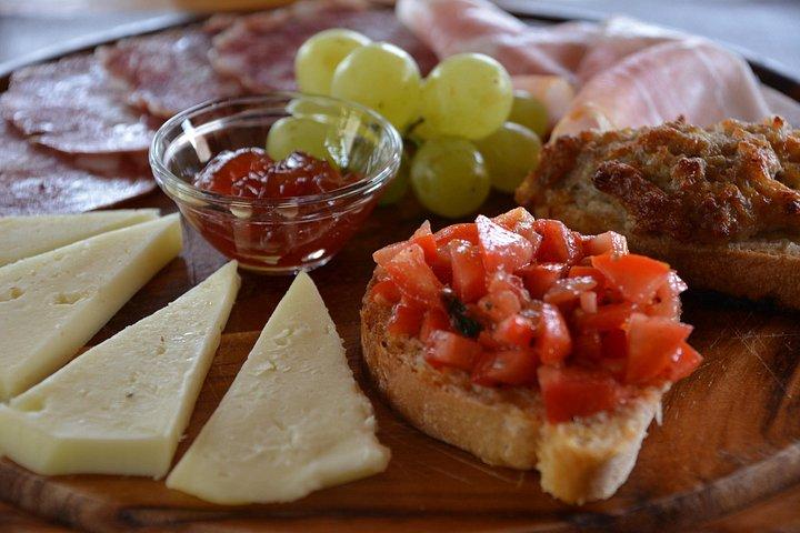 It's Wine Time! 2 wineries & farm-to-table lunch—max 8 pp