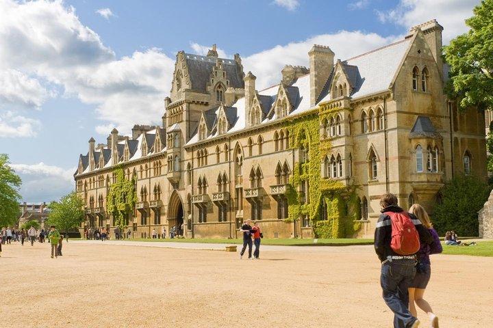 ロンドン発コッツウォルズビレッジ、ストラトフォード、オックスフォード日帰りツアー