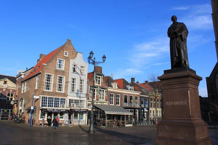 Vandringstur i Delft - staden orange och blått