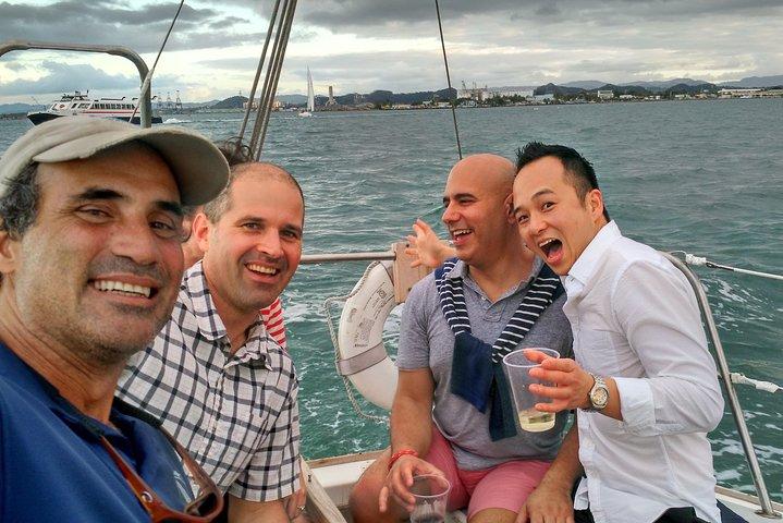 Tour storico in barca a vela al tramonto nella baia di San Juan