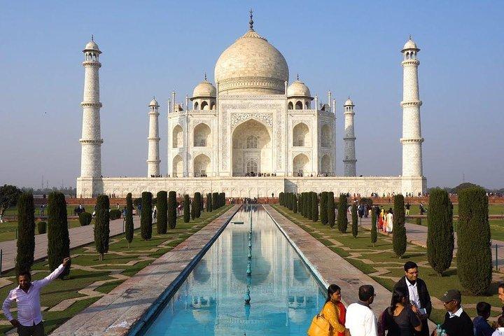 Dialog mit einem Historiker über Mughal-Architektur bei einem Tee