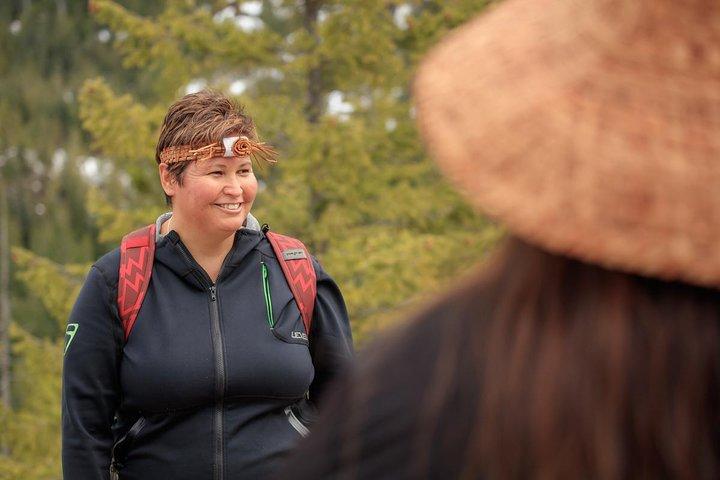 Talking Trees : visite à pied autochtone du parc Stanley animée par un Guide autochtone