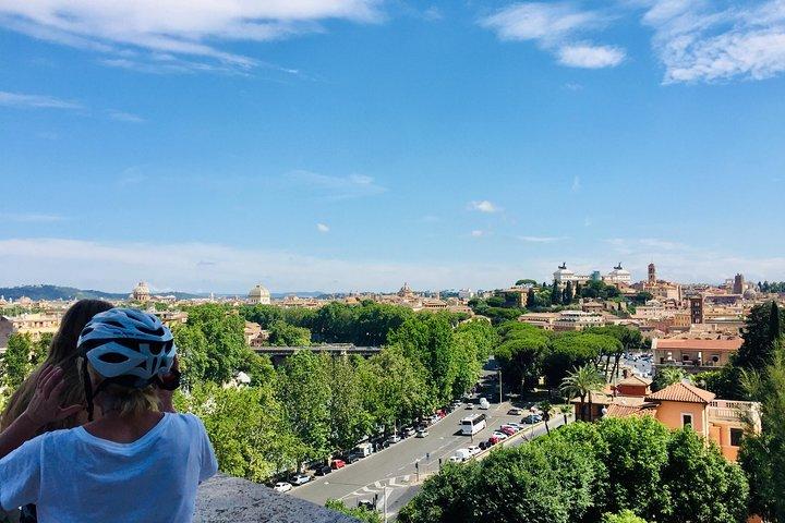 Gemmes de Rome : Visite en vélo électrique en petit groupe avec arrêts de cuisine de rue
