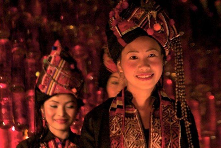 Luang Prabang Dinne e desfile de moda étnica