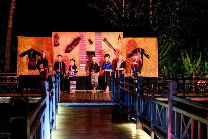 Luang Prabang Dinne & Etnisk Modeshow