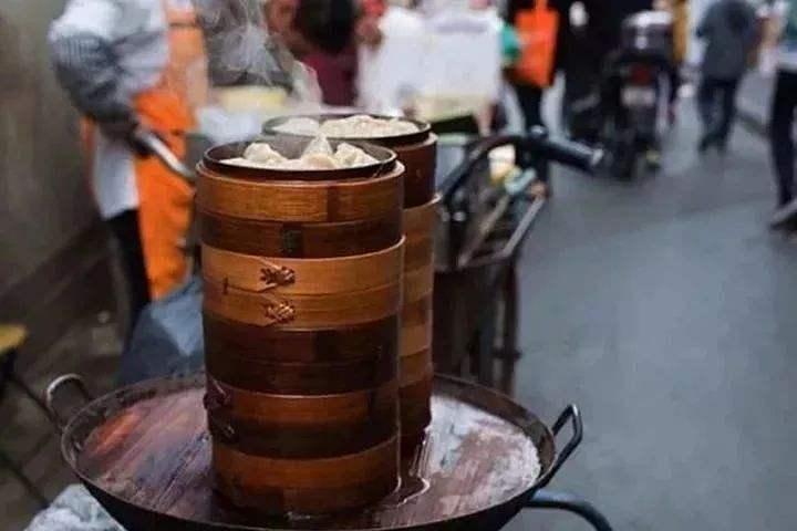 上海の朝食前のフランスのコンセッションのウォーキングツアー