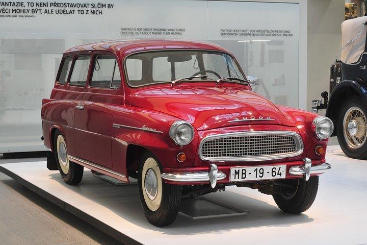 Visite privée du musée de l'automobile Skoda - Excursion d'une demi-journée au départ de Prague