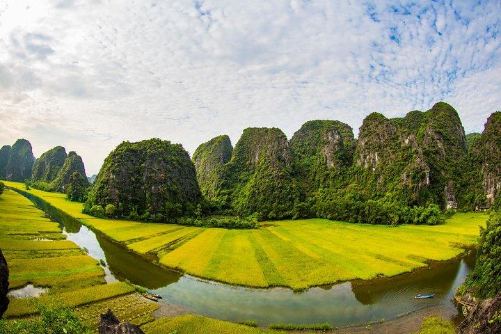 Hoa Lu Tam Coc Full Day Tour: Små Grupperejse & Buffet Frokost