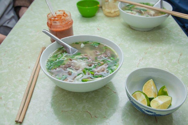 ハノイ屋台フードウォーキングツアーと水上人形劇