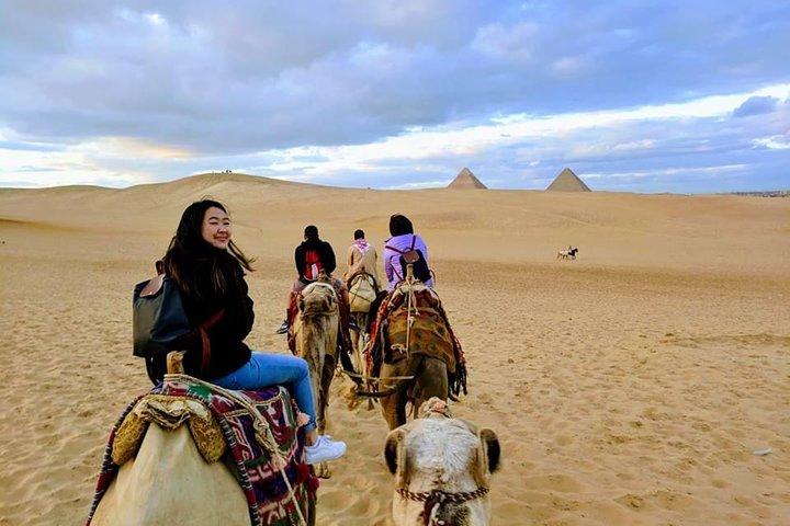 Tour privato: Giza Pyramids & Memphis & Saqqara e giro in cammello