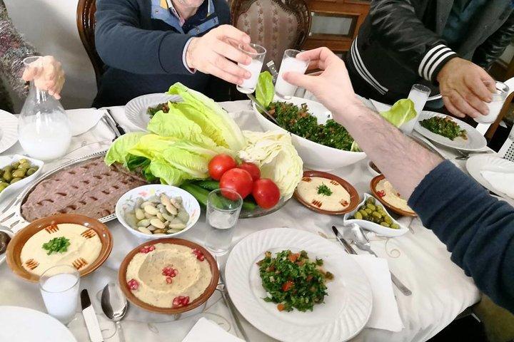 ベイルートのタニアの家族との本物のレバノン料理教室と食事